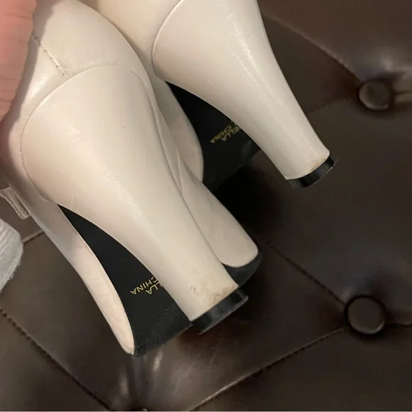 Vintage | Apostrophe | Cream Heels - Picture 8 of 15